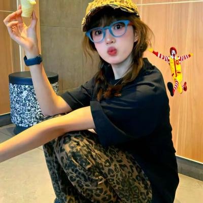 垃圾箱里的婴儿封面